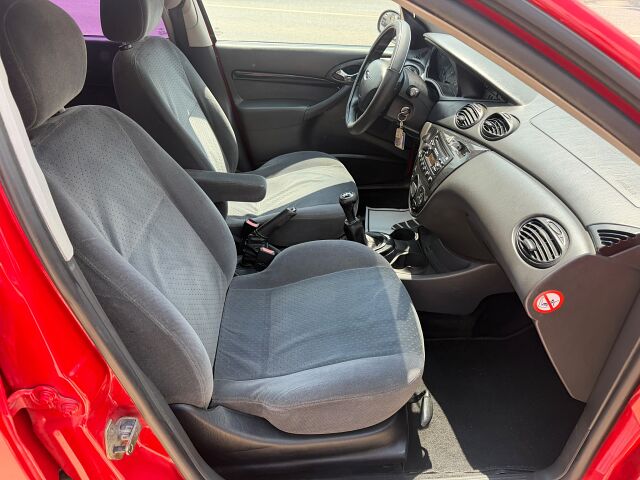 FORD FOCUS GHIA ESTATE 1.6 PETROL SPANISH LHD IN SPAIN 101000 MILES SUPERB 2003
